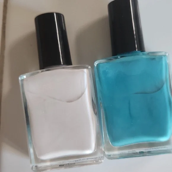 Dunn-Edwards Paints Nail Polish Set - Picture 2 of 3
